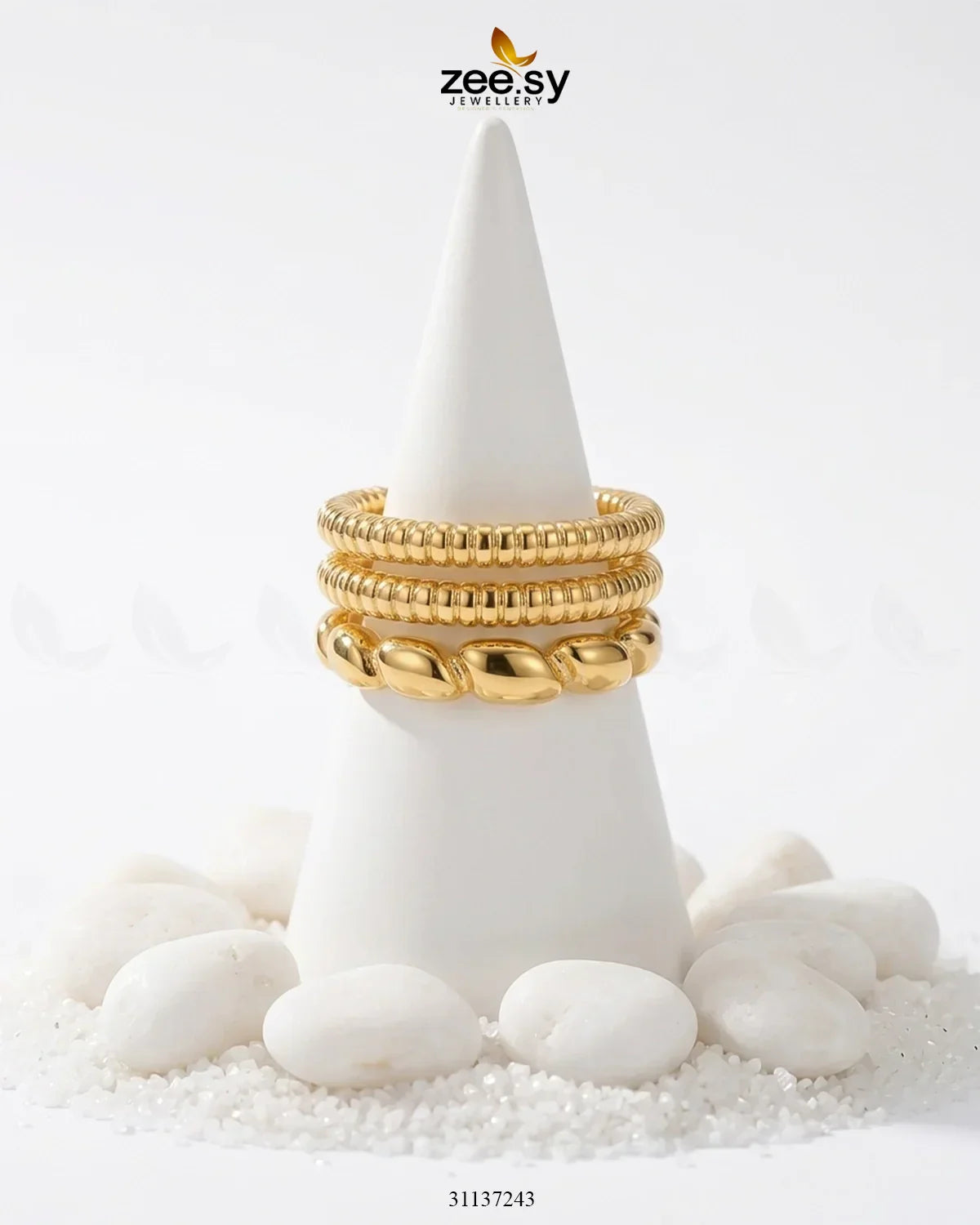 Elegant Sculpted Liquid Ring